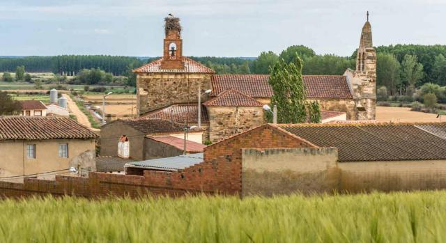 Presupuestos Asturias IRPF 2020. Imagen de iglesia en zona rural