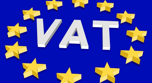 Posición de la UE: directiva que simplifica la recaudación del impuesto en las importaciones IVA: el Consejo de la UE acuerda su posición sobre la directiva que simplifica la recaudación del impuesto en las importaciones. Imagen de la bandera de la UE con la palabra VAT en el centro
