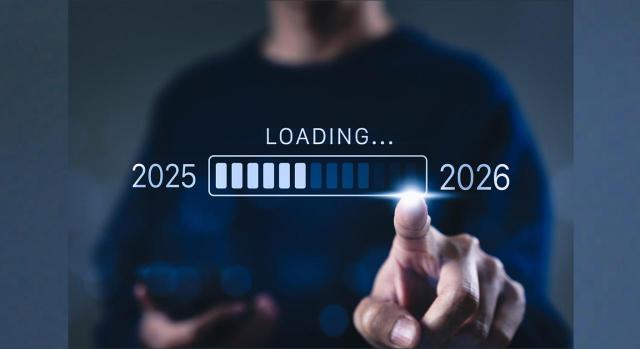 Coeficientes de actualización aplicables para 2026 en el IRPF e IS a las transmisiones patrimoniales en Álava. Imagen de una persona que señala la transición una barra de carga virtual de 2025 a 2026