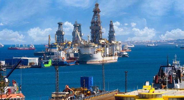 Canarias regula el ámbito objetivo de aplicación del régimen simplificado del Arbitrio sobre Importaciones y Entregas de Mercancías y fija los módulos para 2026. Imagen del astillero de un puerto