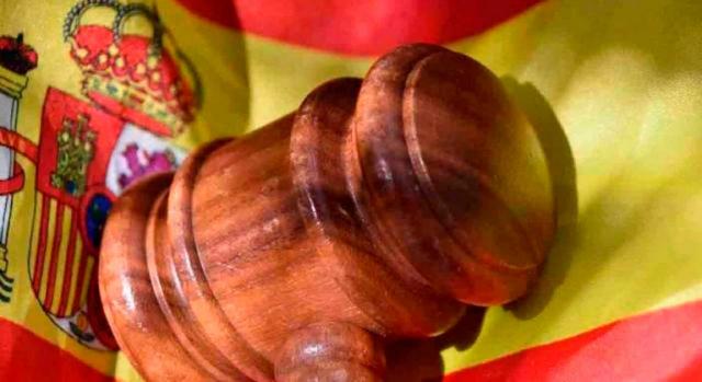 Resoluciones del TS publicadas durante la segunda quincena de octubre de 2022 Resoluciones del TS publicadas durante la segunda quincena de octubre de 2022. Imagen de maza de justicia y bandera de España