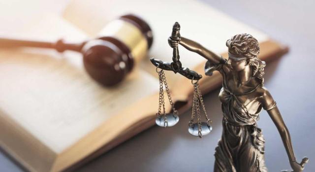 Selección de sentencias publicadas en la primera quincena de febrero de 2026 Selección de sentencias publicadas en la primera quincena de febrero de 2025. Imagen de una balanza de juez, con libro y mazo