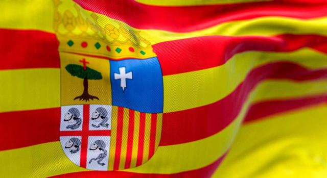 Aprobado adopta medidas fiscales respecto a la empresa familiar Aprobado adopta medidas fiscales respecto a la empresa familiar. Bandera de Aragón ondeando