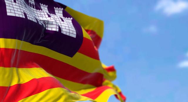 Baleares: disposiciones legales en materia de tributos cedidos. Imagen de la bandera de Baleares