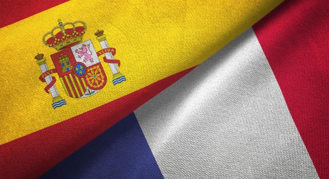 Carga de la prueba de la adquisición de la residencia fiscal en España cuando el sujeto pasivo no figura como obligado en el IRPF en ejercicios anteriores A efectos del IRPF, corresponde a la Administración la carga de la prueba de la adquisición de la residencia fiscal en España cuando el sujeto pasivo no figura como obligado por razón de su residencia fiscal en España en los ejercicios anteriores. Imagen de la bandera de España junto con la de Francia