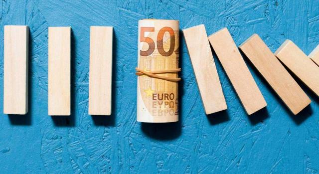 La exigencia de una participación del 100 % en los grupos IVA solo es válida si es necesaria para prevenir el fraude o la evasión fiscales La exigencia de una participación del 100 % en los grupos IVA solo es válida si es necesaria para prevenir el fraude o la evasión fiscales. Imagen de billetes de 50 euros en el centro de palitos de madera
