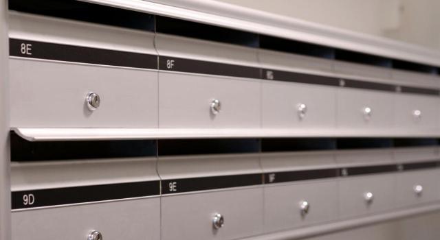 ¿Existe un orden de prelación entre los distintos lugares posibles para practicar la notificación? Buzones de correo en edificios de apartamentos