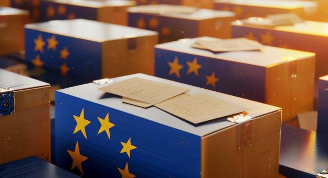 Normas aduaneras adaptadas a la reciente supresión de la franquicia de derechos de aduana La Unión Europea ahora adapta las normas aduaneras como consecuencia de la eliminación de la franquicia para envíos de hasta 150 euros. Image de unas cajas con sobres de la UE