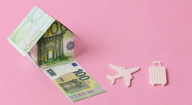 Aprobación del impuesto sobre estancias turísticas en Gipuzkoa Aprobación del impuesto sobre estancias turísticas en Gipuzkoa. Imagen de una casa hecha con billetes de cien euros