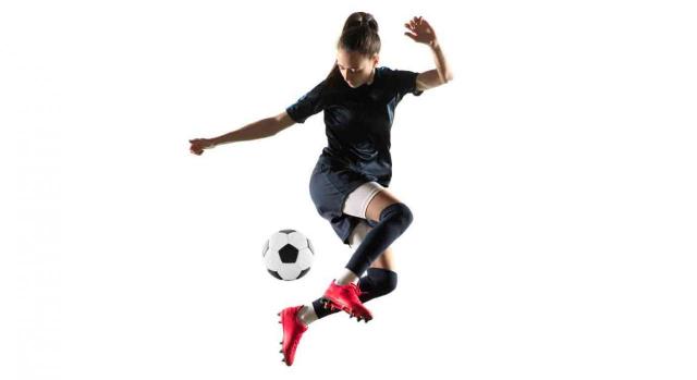 «UEFA Women''s Champions League 2020» y tipo 0 en el IVA para bienes para combatir la COVID-19 en Bizkaia Régimen Fiscal de la «UEFA Women''s Champions League 2020». Imagen de chica jugando al fútbol