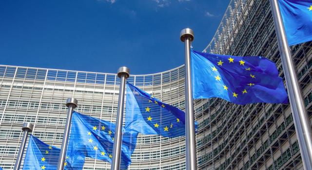 La Comisión Europea acoge histórico acuerdo para reformar la unión aduanera de la UE. Imagen de la fachada del Palamento Europeo de Bruselas