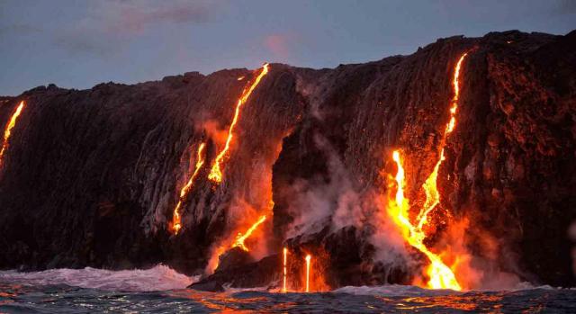 aplazamiento palma. Imagen del volcán en erupción Cumbre Vieja en la isla de La Palma