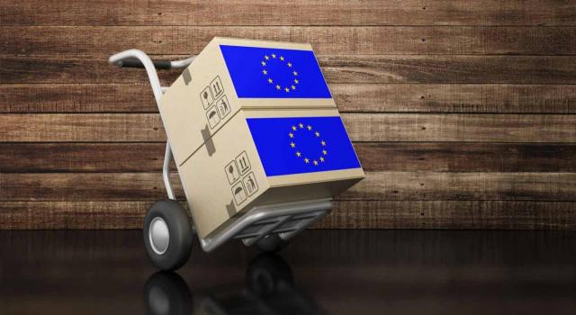 Instrucciones para formalizar la declaración Intrastat. Imagen de cajas de cartón con la bandera europea