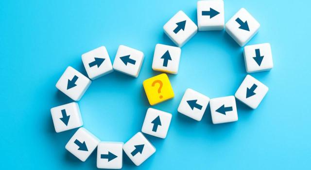 ¿Vulnera el principio non bis in idem si la Administración inicia un nuevo procedimiento sancionador en vez dictar una diligencia ejecutando la sentencia o resolución que anuló la liquidación y sanción? Imagen de circulos con flechas unidas por un interrogante