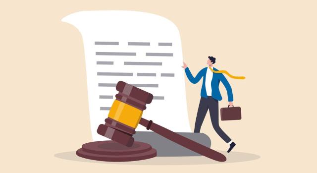 Recuperación de Ayudas de Estado ¿las autoridades nacionales deben verificar la existencia de «obstáculos jurídicos explícitos a las combinaciones transfronterizas de empresas», si el beneficiario invoca la protección de la confianza legítima? Imagen del dibujo de un documento un hombre con un mazo de juez por delante de ellos