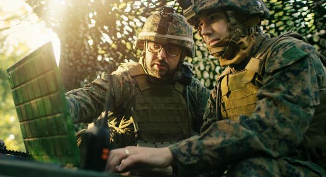 Proyecto de Real Decreto sobre exenciones a las Fuerzas Armadas de la UE Proyecto de Real Decreto de reforma del IVA e Impuestos Especiales para las FF.AA. Imagen de dos militarea en base