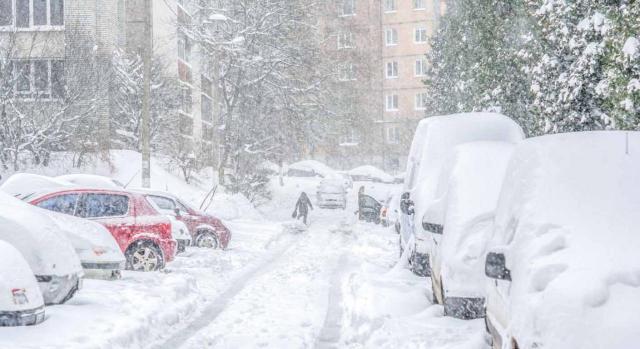 Temporal Filomena: aprobadas medidas tributarias. Imagen de calle cubierta de nieve en una ciudad