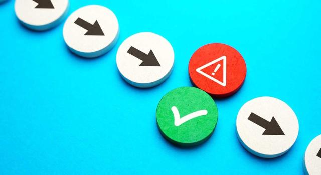 No se puede revocar de forma tácita la renuncia tácita a la estimación objetiva en IRPF y al régimen simplificado IVA El TEAC declara que no se puede revocar de forma tácita la renuncia tácita al método de estimación objetiva en IRPF y al régimen simplificado de IVA. Imagen de una serie de flechas en dirección al tick de positivo y al logo de peligro