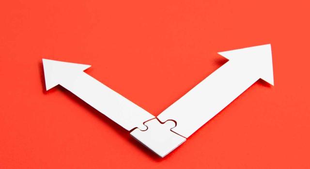 IS aportación no dineraria de ramas de actividad: coworking y alojamiento turístico Régimen fiscal neutral aplicable en IS respecto de aportación no dineraria de ramas de actividad: actividad de coworking y de alojamiento turístico. Imagen de unas fechas blancas opuestas entre sí sobre un fondo rojo