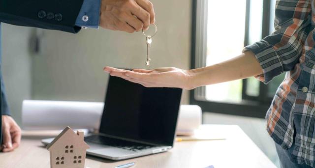 La ausencia de local y empleado no impide considerar una actividad económica de arrendamiento a efectos de la deducción por reinversión de beneficios extraordinarios en el IS La ausencia de local y empleado no impide considerar una actividad económica de arrendamiento a efectos de la deducción por reinversión de beneficios extraordinarios en el IS