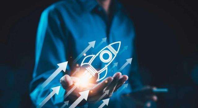 La reducción del 20% del rendimiento neto por inicio de actividad económica en IRPF debe ser calculada sobre el rendimiento neto positivo resultante tras la comprobación inspectora de la actividad. Imagen de un hombre del que sale un cohete de su mano