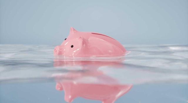 La Audiencia Nacional confirma la valoración de la Administración de las participaciones transmitidas de la sociedad no cotizada insolvente La AN confirma la valoración de la Administración de las participaciones transmitidas de la sociedad no cotizada insolvente. Imagen de un cerdito hucha rosa flotando sobre agua