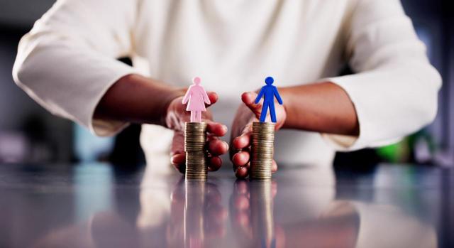 Sujeción a ISD de los excesos de adjudicación gratuitos derivados de un convenio regulador de separación o divorcio Los excesos de adjudicación gratuitos derivados de un convenio regulador de separación o divorcio están sujetos a donaciones. Imagen de una persona haciendo dos montones de monedas en la que en uno hay un hombre y en el otro una mujer