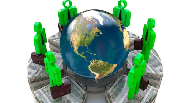 Aprobados los modelos 240, 241 y 242 del Impuesto Complementario Aprobados los modelos 240, 241 y 242 del Impuesto Complementario. Bola del mundo rodeada de figuras en verde con maletín y sobre fajos de dinero