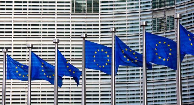 Intercambio información. Imagen de banderas de la unión europea
