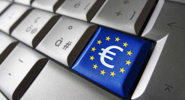 Nuevas normas de transparencia que ayudarán a los Estados miembros de la UE a luchar contra el fraude del IVA. Imagen de teclado con el logo en una teclal de la Unión Europea