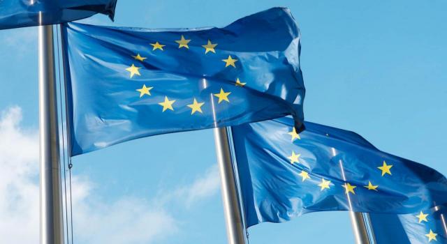 La lista de países no cooperadores a efectos fiscales es revisada. Imagen de banderas europeas