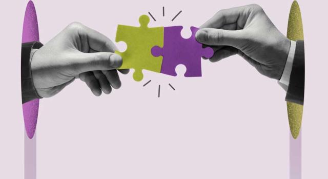 Una operación de fusión por absorción puede aplicar el régimen FEAC aunque ambas sociedades implicadas tengan bases imponibles negativas. Imagen de dos manos con piezas de puzzle luchando entre ellas