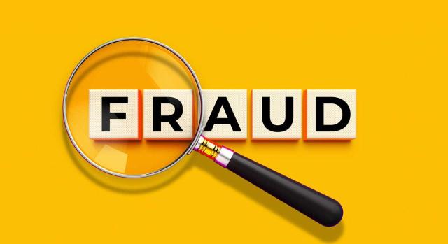 La DGT aclara como debe interpretarse el término “transacciones” de la infracción tributaria que tipifica las operaciones que pretenden alterar lo registrado dentro del ámbito de la facturación. Imagen de una lupa sobre la palabra fraud