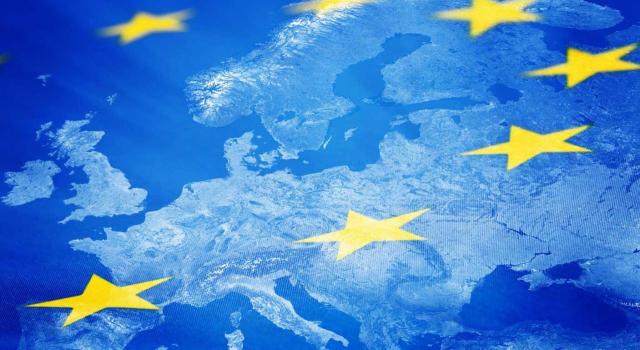 Se prevén modelos relativos al régimen de franquicia del IVA para pequeñas empresas en la UE Proyecto de orden que prevé nuevos modelos tributarios vinculados al régimen de franquicia del IVA para pequeñas empresas en la UE. Imagen del mapa de Europa con sus entrellas de la bandera