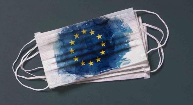 RDL 24/2021 medidas fiscales. Varias mascarillas quirúrgicas con la bandera de la UE impresa