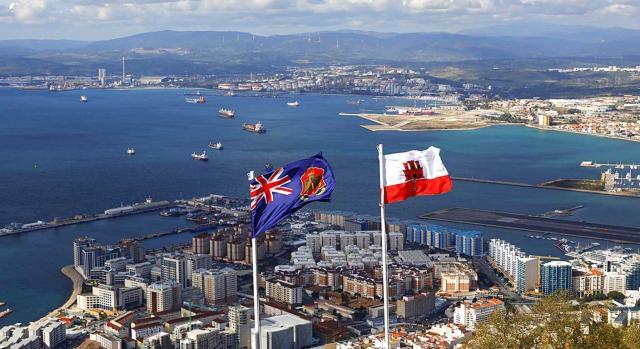 Aspectos aduaneros e implicaciones fiscales del Acuerdo UE - Reino Unido en relación con Gibraltar. Imagen de una panorámica del puerto de Gibraltar