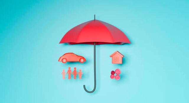 Gipuzkoa aprueba una serie de medidas tributarias y en especial en materia de IRPF e IS Gipuzkoa aprueba una serie. de medidas tributarias y en especial en materia de IRPF e IS. Imagen de paraguas grande y debajo familia, coche y casa
