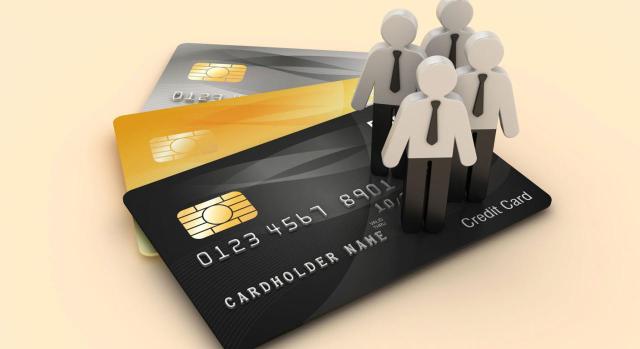 Nuevos modelos 780 y 781 del Impuesto sobre el margen de intereses y comisiones de determinadas entidades financieras Nuevos modelos 780 y 781 del Impuesto sobre el margen de intereses y comisiones de determinadas entidades financieras incluyendo la incorporación al Convenio Económico entre el Estado y Navarra de este impuesto. Imagen de unas tarjetas de crédito y unos muñecos encima de ellas