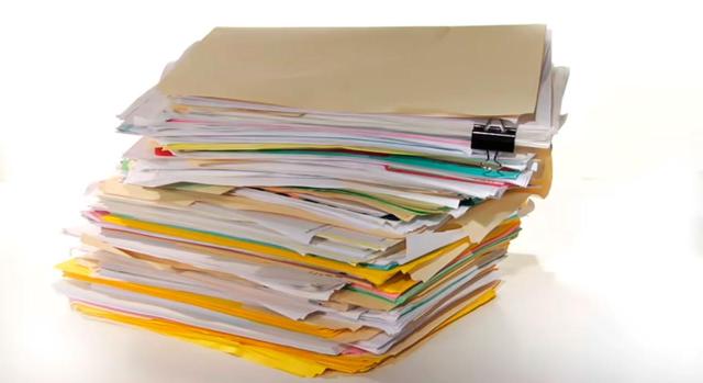 La AN considera inaceptable requerir al interesado para aportar documentos ya presentados y que se encontraban en poder de la Administración La AN considera inaceptable requerir al interesado para aportar documentos ya presentados y que se encontraban en poder de la Administración. Imagen de pila de papeles