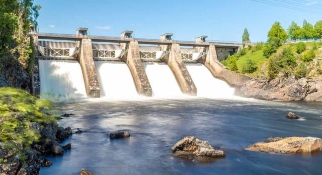 El TS resuelve que los obligados al pago de la tarifa por utilización de agua se circunscriben a los directamente beneficiados El TS resuelve que los obligados al pago de la tarifa por utilización de agua se circunscriben a los directamente beneficiados. Foto de una planta hidroeléctrica
