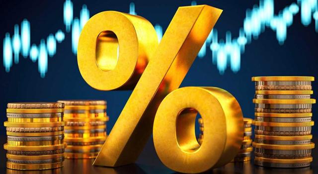 El TEAC cambia de criterio respecto al devengo de intereses de demora por los ingresos indebidos en concepto de pagos fraccionados efectuados durante la vigencia del RDL 2/2016, declarado inconstitucional. Imagen del símbolo del porcentaje en dorado rodeado de monedas y con un gráfica por detrás