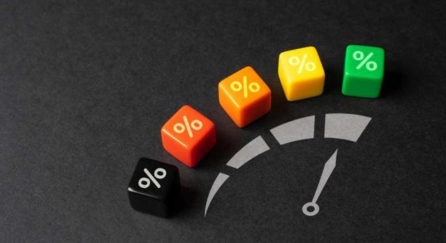 El TEAC dictamina que no puede emitirse una providencia de apremio respecto a una deuda pagada tardíamente y menos aun incluir recargos ejecutivos. Imagen de una aguja siguiendo una linea de porcentajes de colores