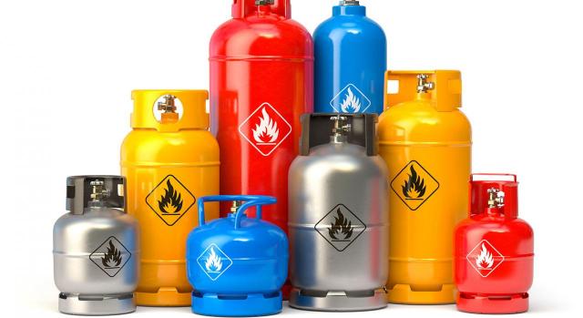 Proyecto de Orden sobre los modelos y procedimientos del Impuesto sobre Gases Fluorados Proyecto de Orden que regula los modelos y procedimientos del Impuesto sobre Gases Fluorados. Imagen de diferentes tipos de botellas de gas aisladas sobre fondo blanco