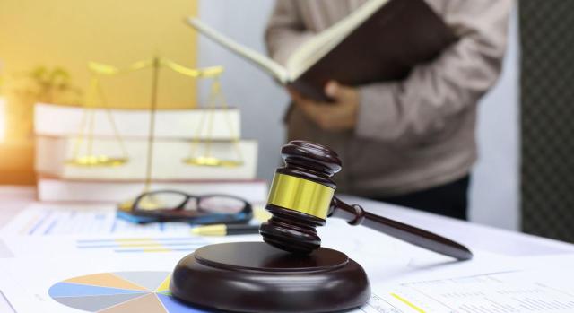 El efecto útil de la casación impide remover sentencias incorrectas si frente a ellas no se oponen razones jurídicas adecuadas. Maza y balanza judiciales