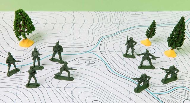 La exención del art. 7.p) IRPF es aplicable a un militar destinado en el Líbano, pese a que el territorio forma parte de la relación de países considerados paraíso fiscal La exención del art. 7.p) IRPF es aplicable al caso de un militar español, pese a que la República del Líbano forma parte de la relación de países que tienen la consideración de paraíso fiscal. Imagen de unos soldaditos de plomo de juguete en un espacio cartográfico