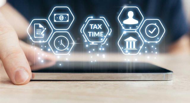 Inspecciones de Hacienda basadas en datos: así selecciona la AEAT los riesgos fiscales. Imagen de iconos virtuales saliendo de una tablet