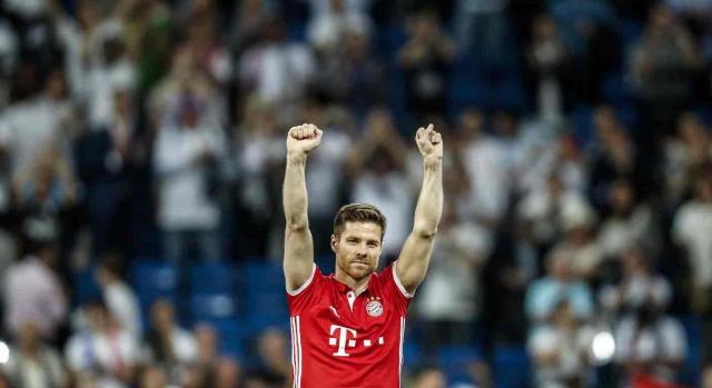 TS, absolución, Xabi Alonso, delito, Hacienda Pública. El jugador Xavi Alonso con los brazos levantados en un partido